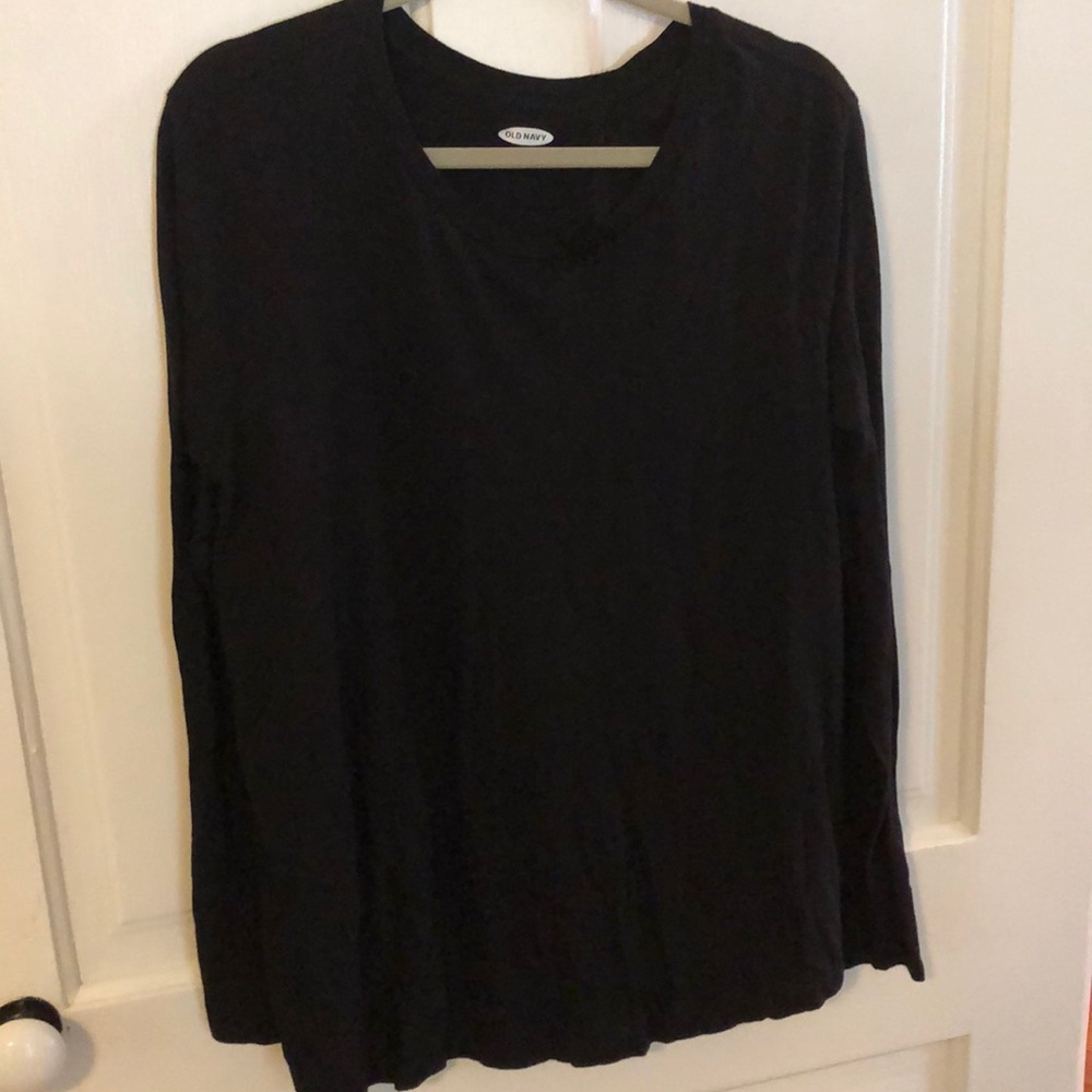 Women’s black long sleeve tee